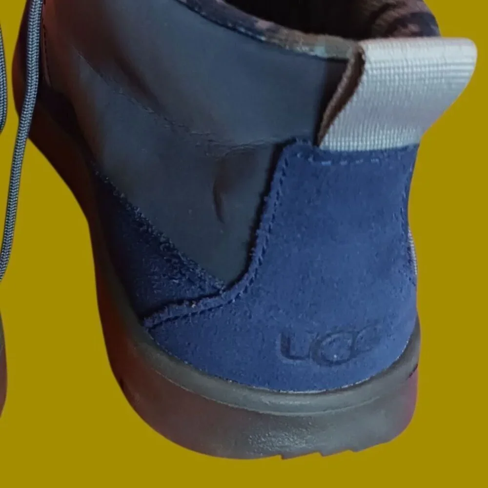 UGG Blue Youth Reflective Canoe Chukka Boots Navy Blue Size 6